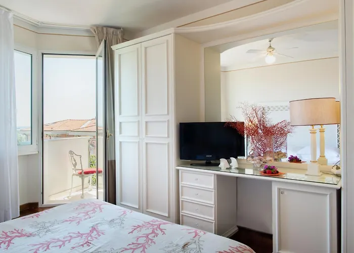 Готель Il Negresco Форте-дей-Мармі