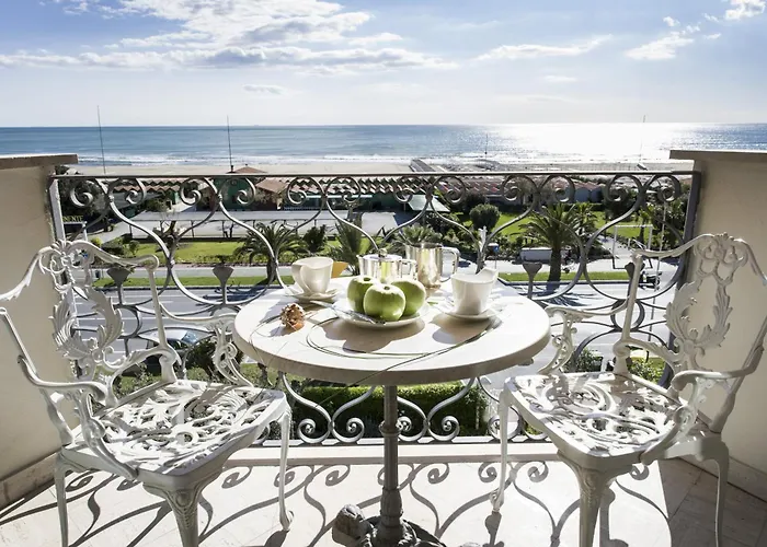 Il Negresco 4* Форте-дей-Мармі