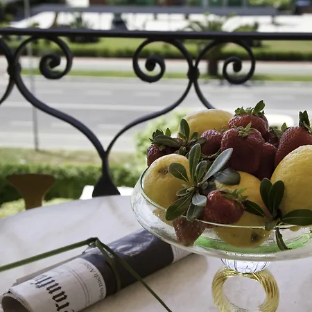 Il Negresco Готель Форте-дей-Мармі
